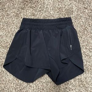 Lululemon low rise tracker shorts 4”